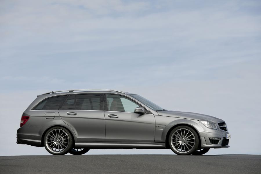  Mercedes-Benz C63 AMG Station Wagon 2011 года  (фото 15 из 19)